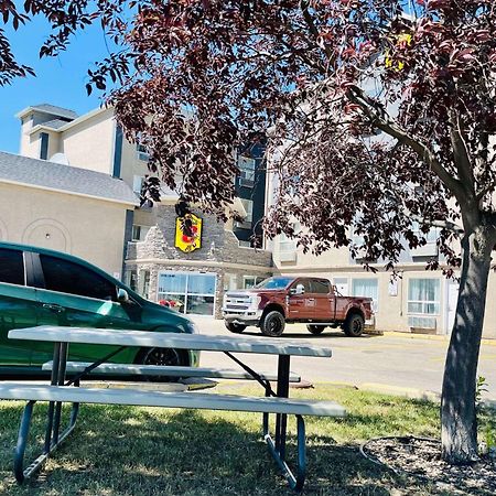 Super 8 By Wyndham Grande Prairie Hotel Exterior photo