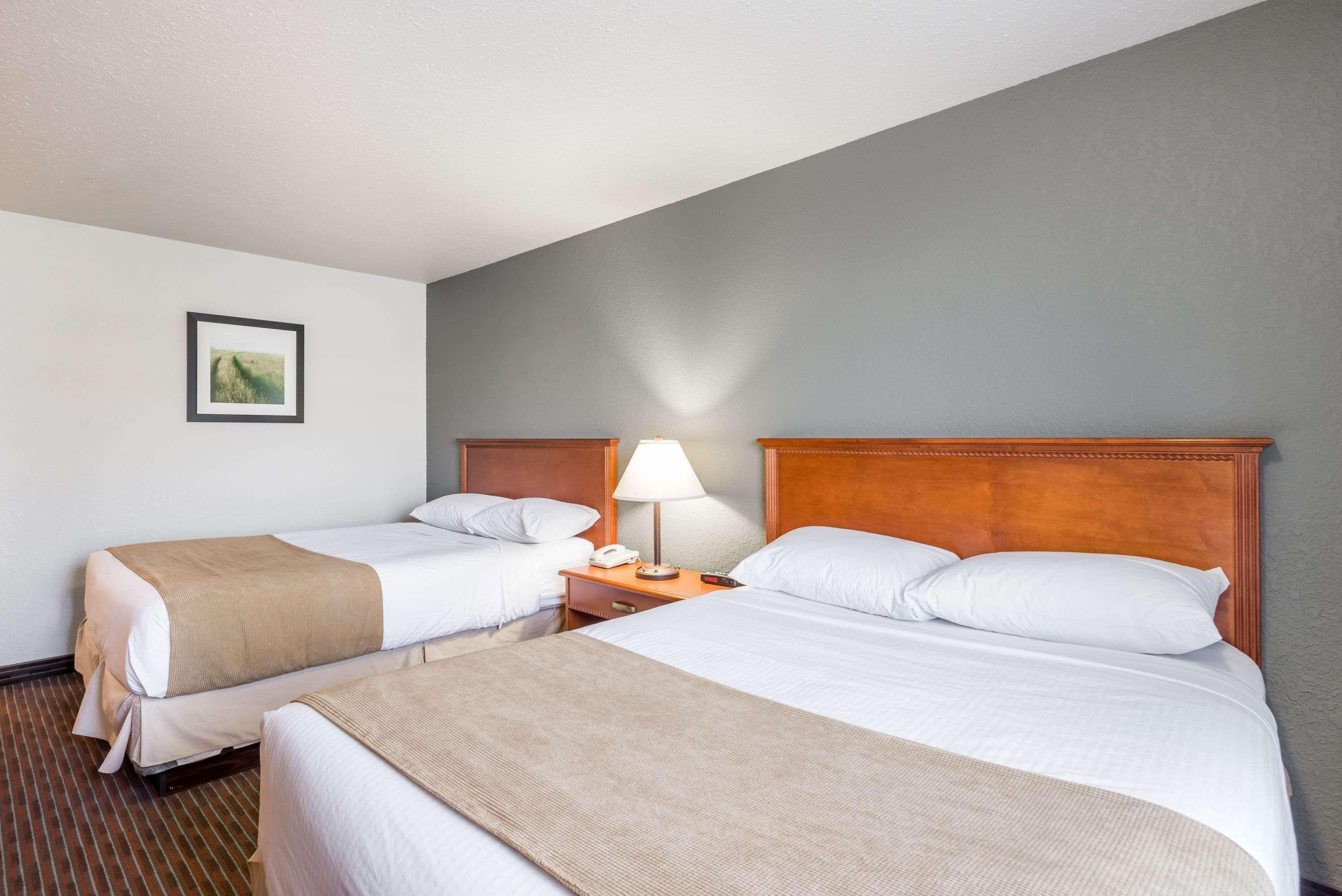Super 8 By Wyndham Grande Prairie Hotel Exterior photo
