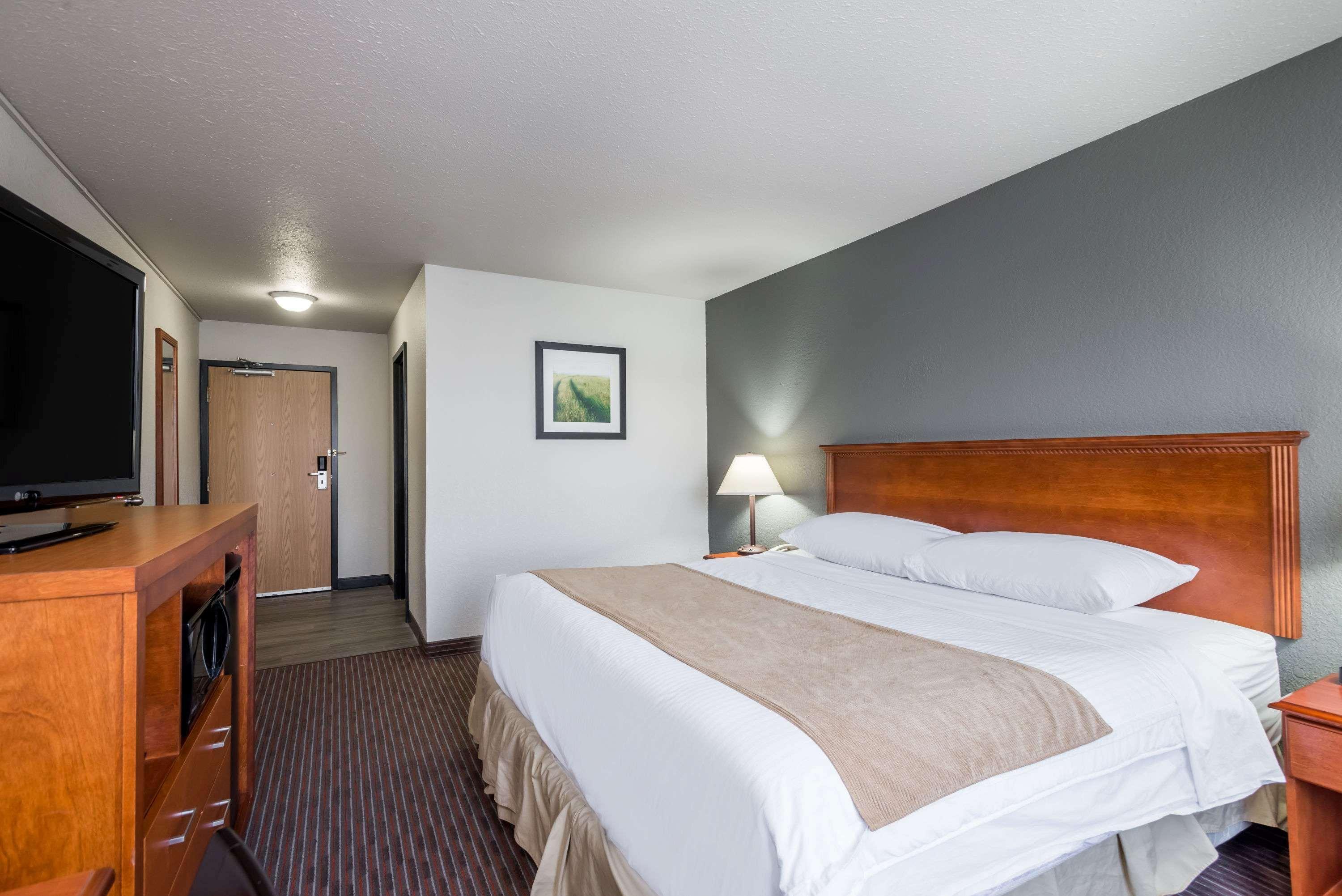 Super 8 By Wyndham Grande Prairie Hotel Exterior photo