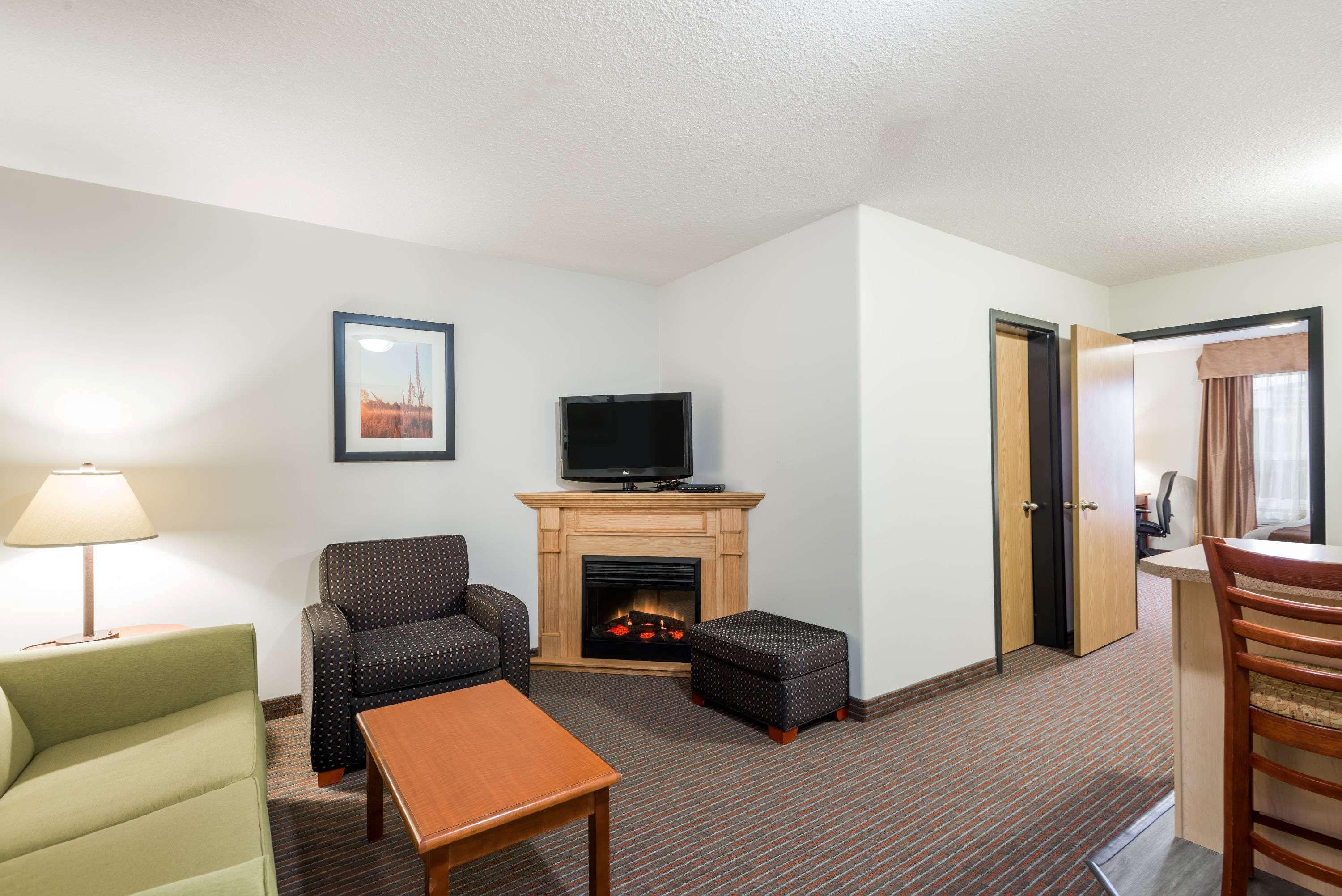 Super 8 By Wyndham Grande Prairie Hotel Exterior photo
