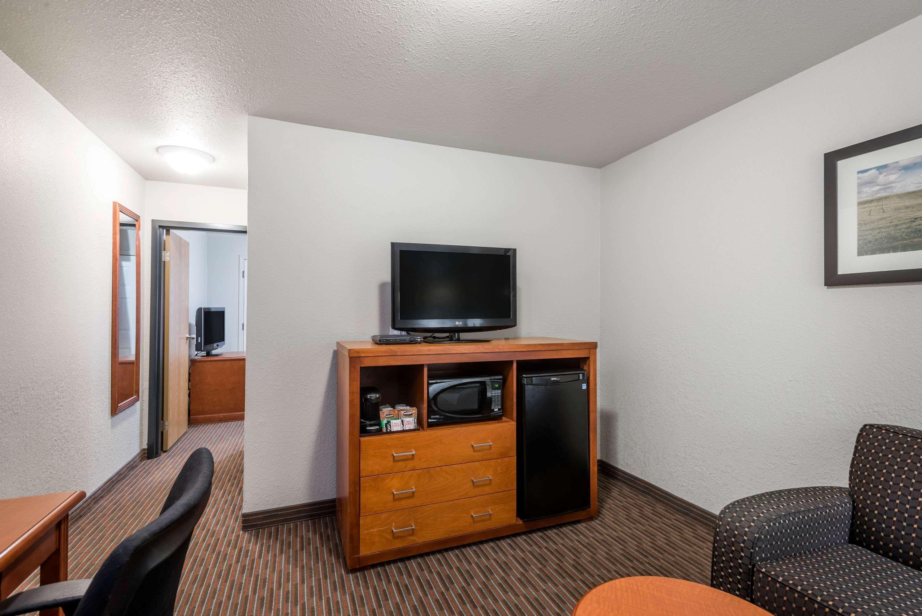 Super 8 By Wyndham Grande Prairie Hotel Exterior photo