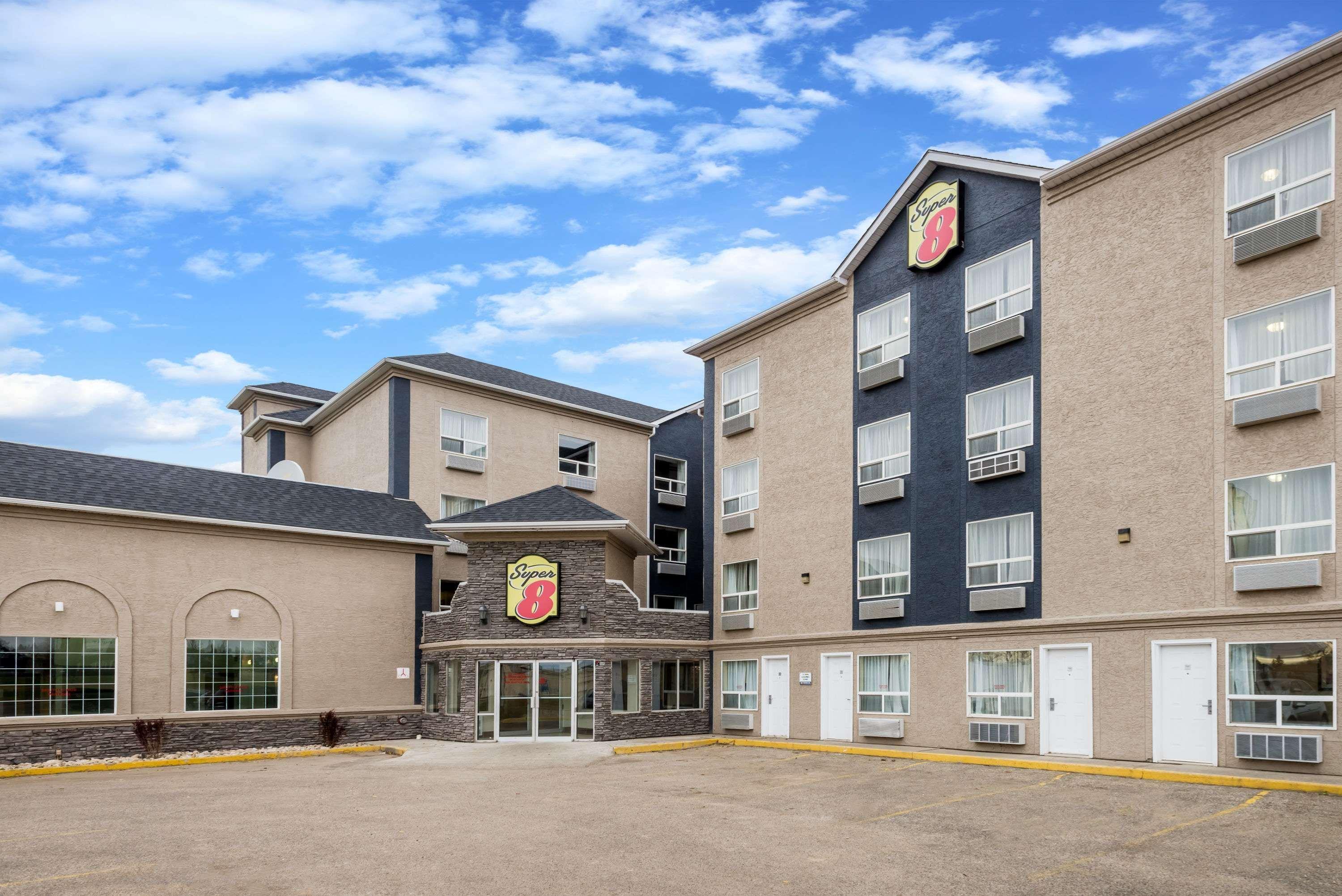 Super 8 By Wyndham Grande Prairie Hotel Exterior photo