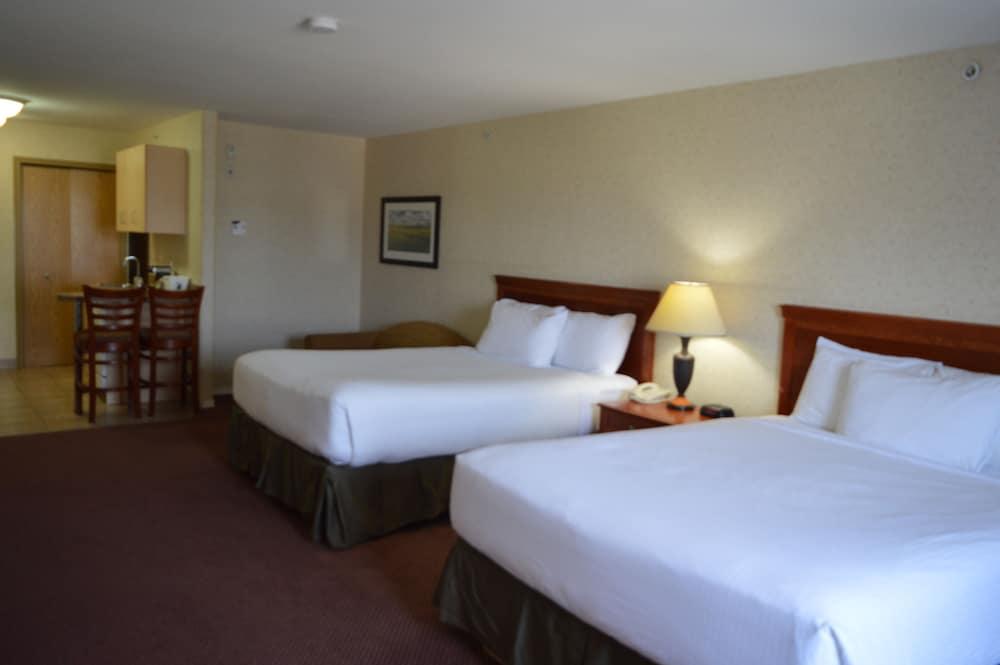 Super 8 By Wyndham Grande Prairie Hotel Exterior photo