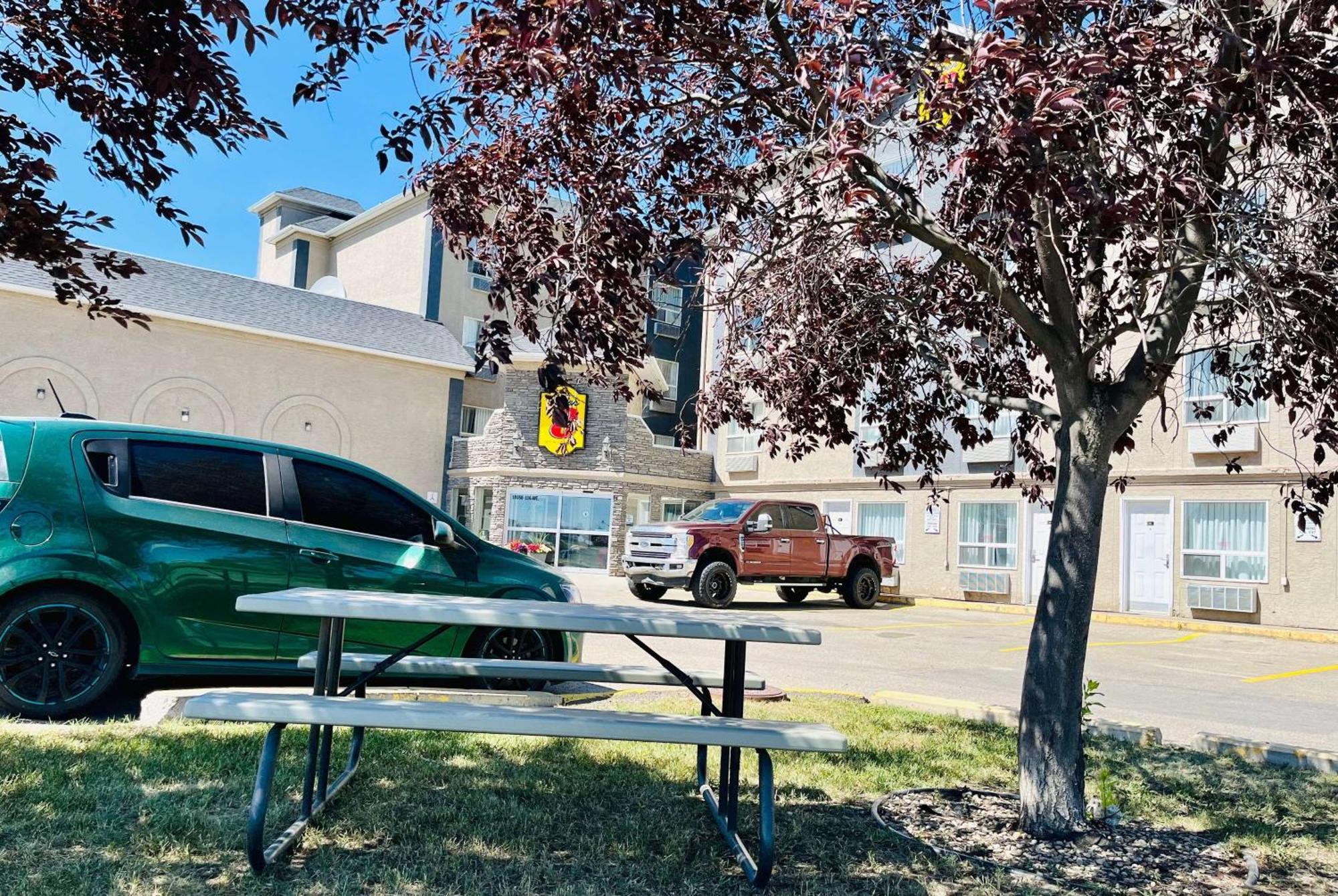 Super 8 By Wyndham Grande Prairie Hotel Exterior photo