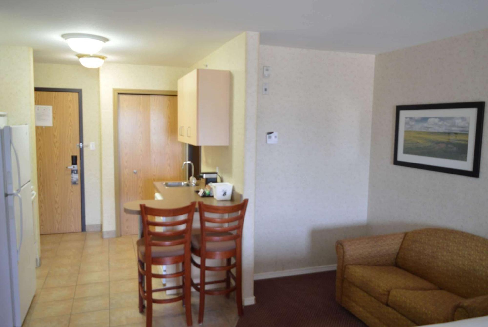 Super 8 By Wyndham Grande Prairie Hotel Exterior photo
