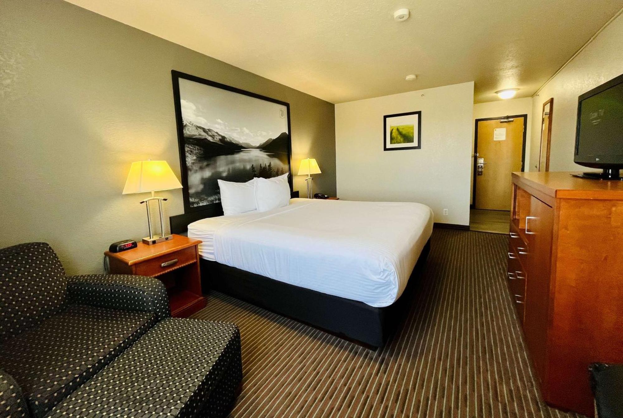 Super 8 By Wyndham Grande Prairie Hotel Exterior photo