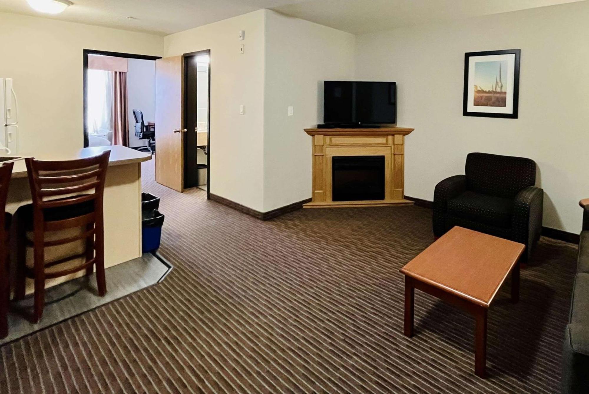 Super 8 By Wyndham Grande Prairie Hotel Exterior photo