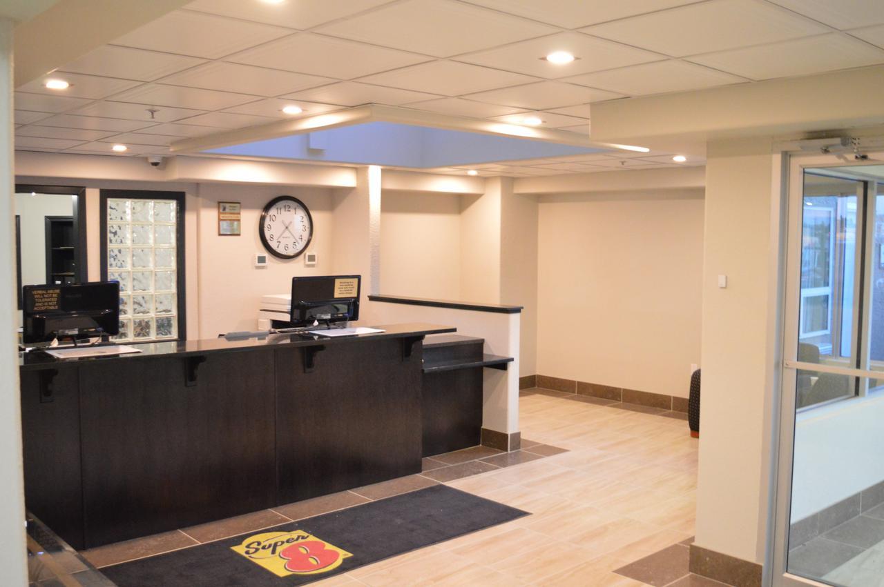 Super 8 By Wyndham Grande Prairie Hotel Exterior photo