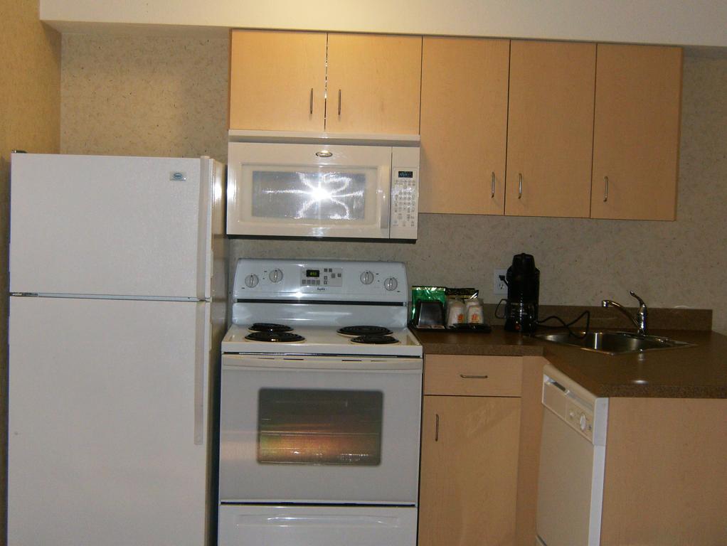 Super 8 By Wyndham Grande Prairie Hotel Exterior photo