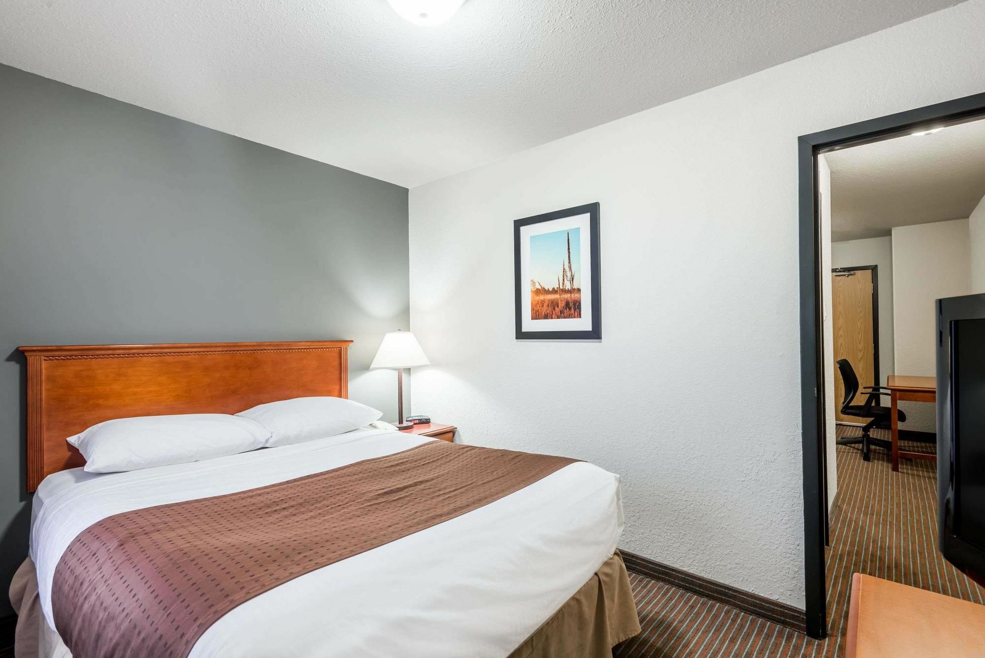 Super 8 By Wyndham Grande Prairie Hotel Exterior photo