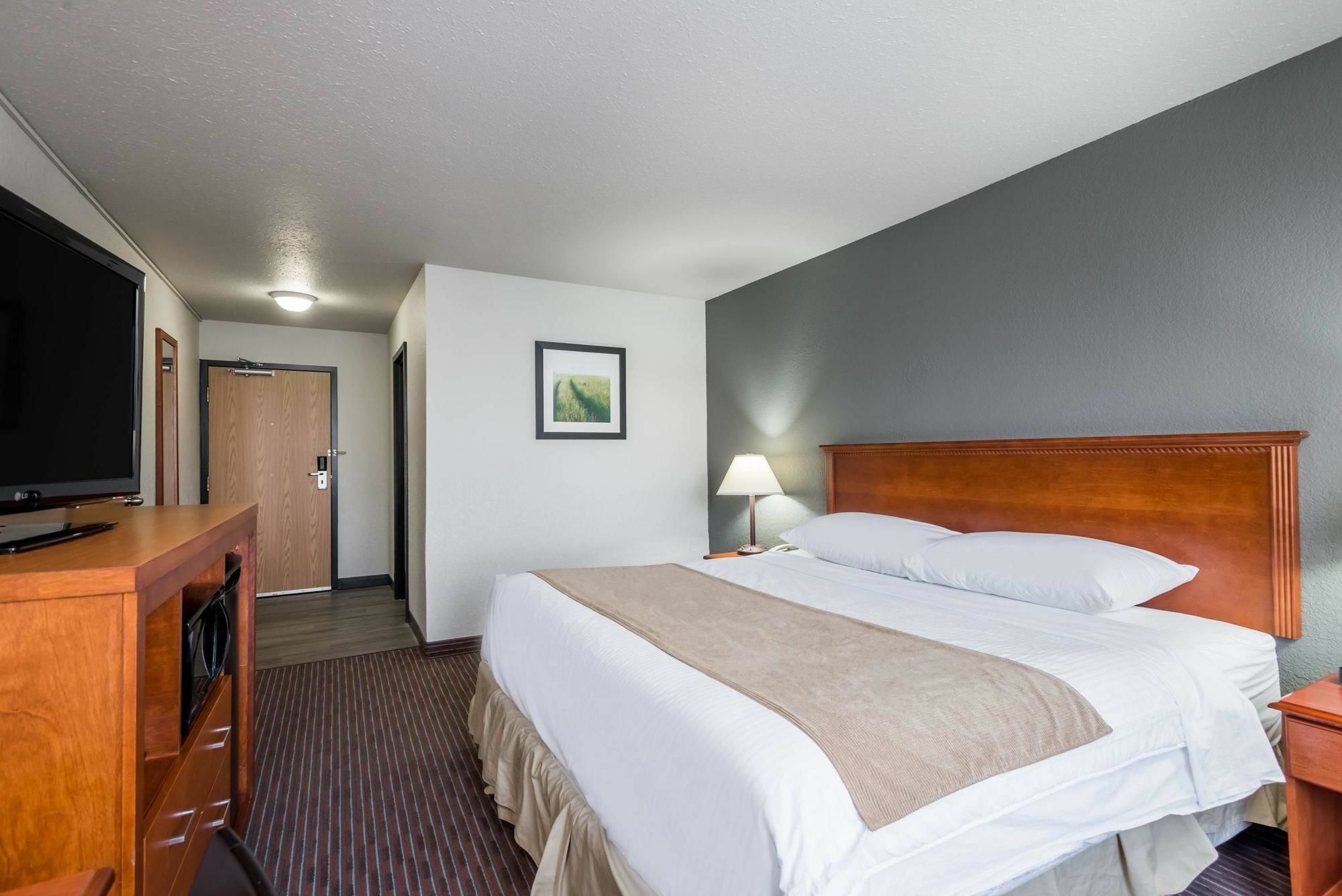Super 8 By Wyndham Grande Prairie Hotel Exterior photo